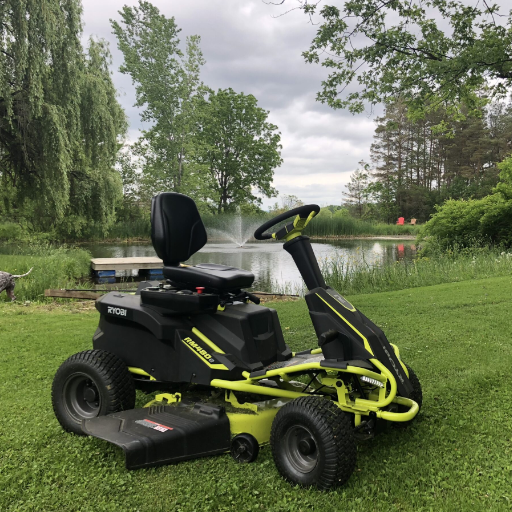 Key Features to Look for When Purchasing a Riding Lawn Mower